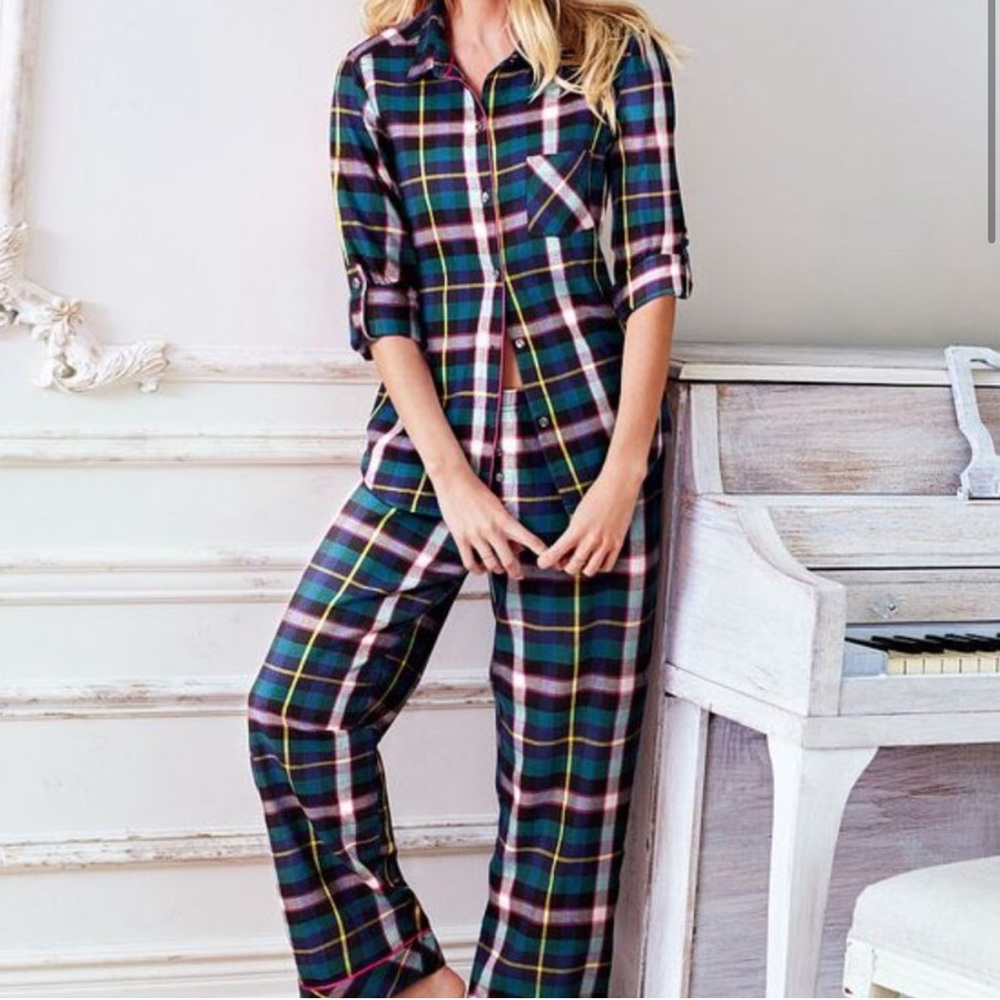 VS Flannel Set